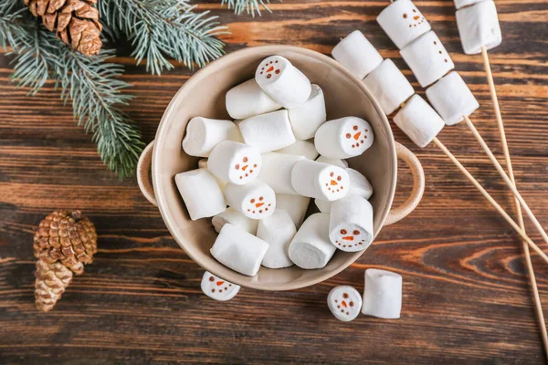Bowl Snowmen Made Soft Marshmallows Wooden Background — Stock Photo, Image