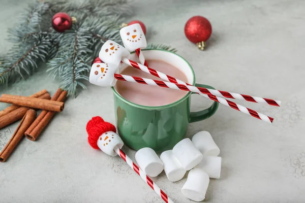 Snowmen Made Soft Marshmallows Cup Hot Chocolate Grey Background — Stock Photo, Image