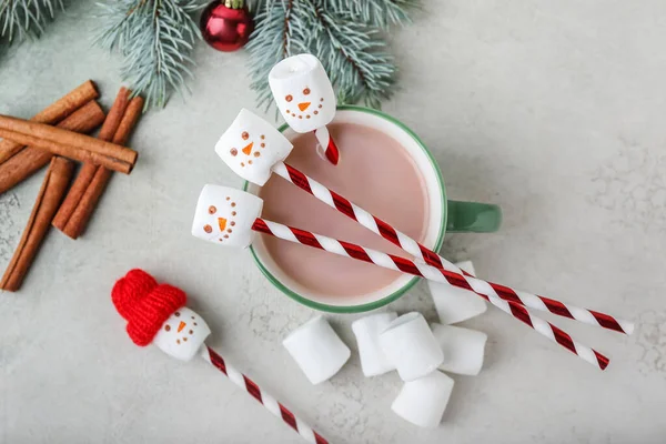 Snowmen Made Soft Marshmallows Cup Hot Chocolate Grey Background — Stock Photo, Image