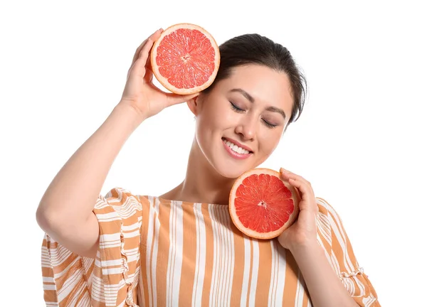 Mulher Asiática Nova Bonita Com Grapefruit Fundo Branco — Fotografia de Stock