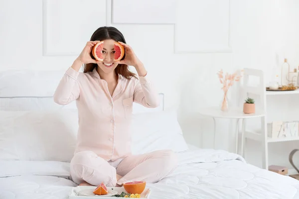 Morning Funny Asian Woman Eating Grapefruit Bedroom — Stock Photo, Image
