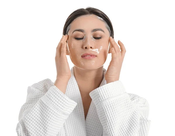 Mooie Jonge Aziatische Vrouw Met Blad Gezichtsmasker Witte Achtergrond — Stockfoto