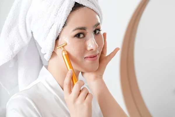 Beautiful Young Asian Woman Sheet Facial Mask Massage Tool Home — Stock Photo, Image