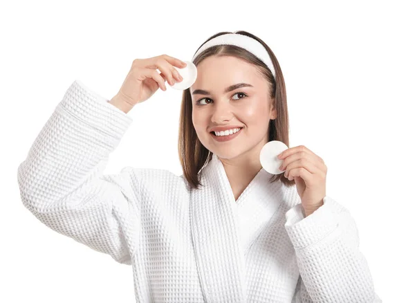 Mooie Jonge Vrouw Met Katoenen Pads Witte Achtergrond — Stockfoto