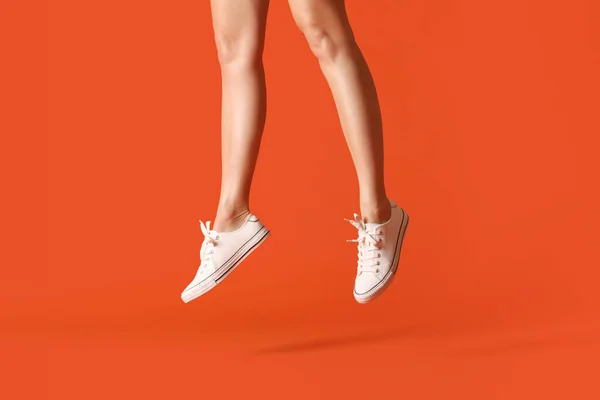 Legs Jumping Woman Casual Shoes Color Background — Stock Photo, Image