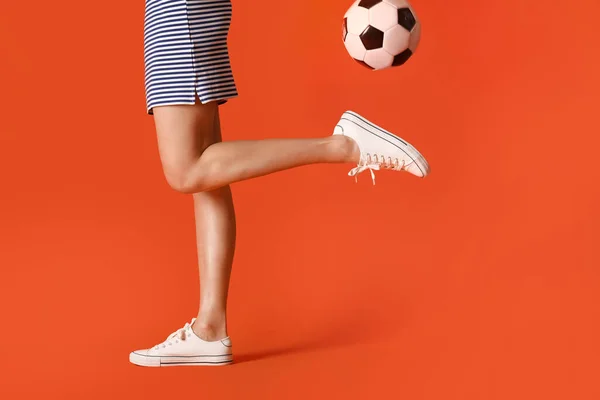 Legs Beautiful Woman Ball Color Background — Stock Photo, Image