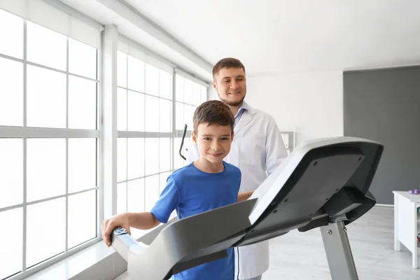 Physiotherapist Working Boy Rehabilitation Center — Stock Photo, Image