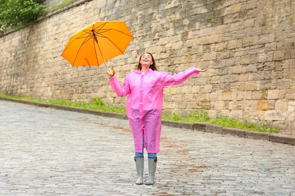 Schöne Junge Frau Mit Regenschirm Freien — Stockfoto