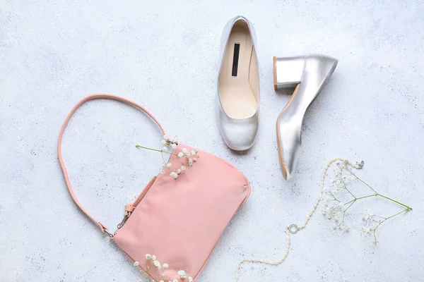 Stylish Female Shoes Handbag Necklace Light Background — Stock Photo, Image