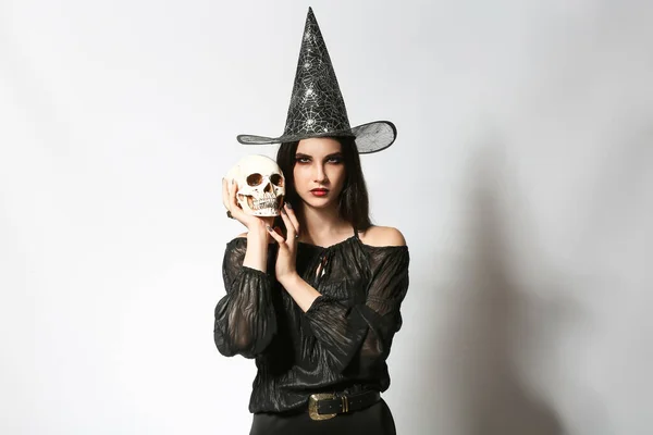 Young Witch Human Skull Light Background — Stock Photo, Image