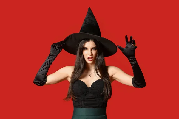 Mooie Vrouw Verkleed Als Heks Voor Halloween Partij Kleur Achtergrond — Stockfoto