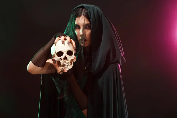 Young Witch Human Skull Dark Background — Stock Photo, Image