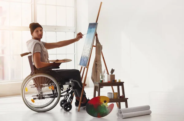 Young Handicapped Artist Painting Workshop — Stock Photo, Image