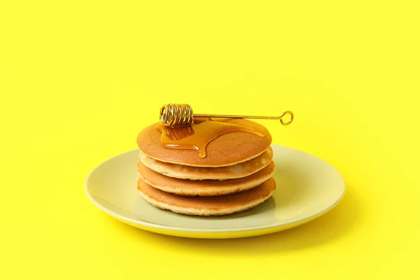 Platt Välsmakande Pannkakor Med Honung Färg Bakgrund — Stockfoto