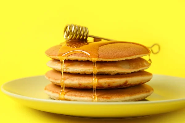 Plate Tasty Pancakes Honey Color Background — Stock Photo, Image