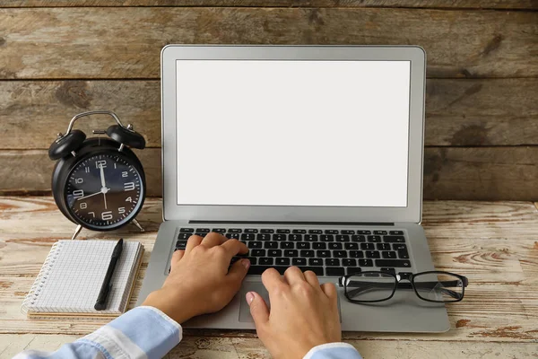 Woman Using Laptop Wooden Table — Stock Photo, Image