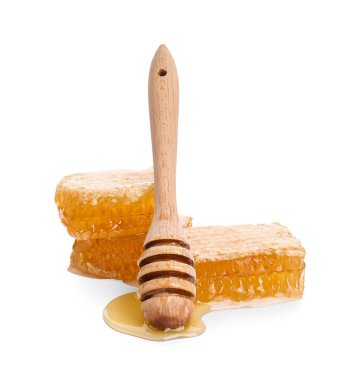 Beyaz arka planda organik bal tarakları ve dipper