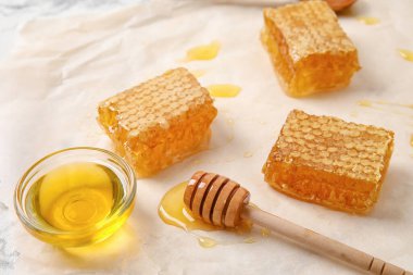 Masada bal ve tarak kasesi