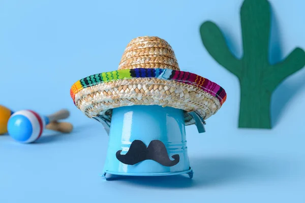 Rolig Hink Sombrero Och Papper Mustasch Färg Bakgrund — Stockfoto