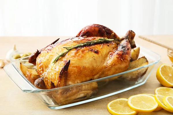 Baking Dish Tasty Chicken Lemon Table Closeup — Stock Photo, Image