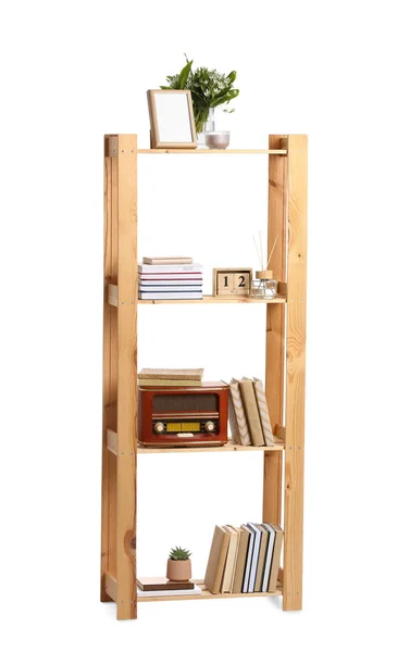 Scaffale Con Libri Decorazioni Sfondo Bianco — Foto Stock