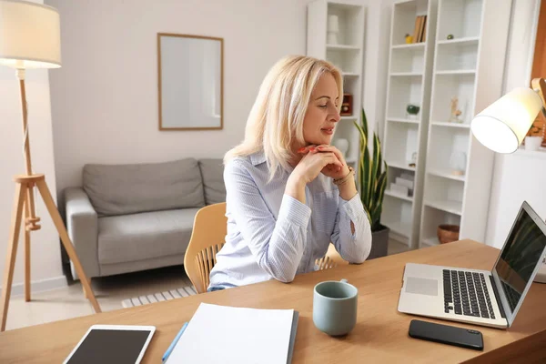 Mature Woman Working Office — Stock Photo, Image