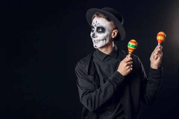 Young Man Painted Skull His Face Maracas Dark Background Celebration — Stock Photo, Image