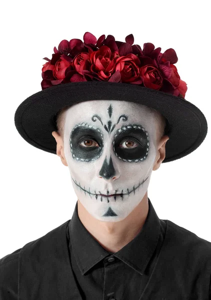 年轻男子的脸被漆成了骷髅 背景是白色的 墨西哥阵亡将士纪念日 Dia Muertos — 图库照片
