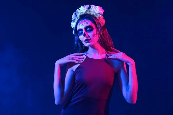 Young Woman Painted Skull Her Face Dark Background Celebration Mexico — Stock Photo, Image