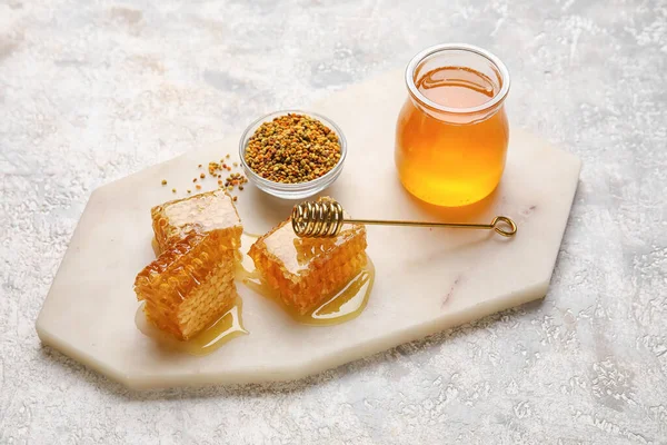 Potje Honing Kammen Bijenpollen Lichte Ondergrond — Stockfoto