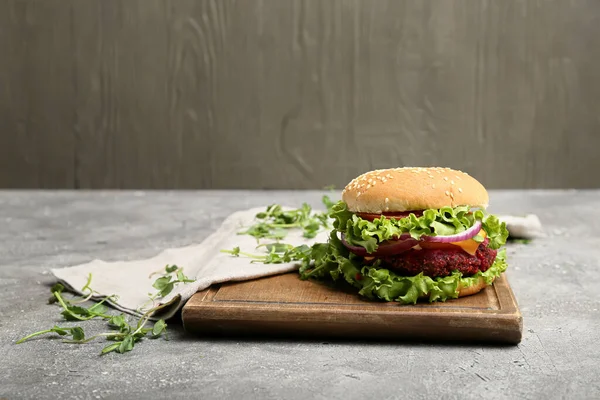 Wooden Board Tasty Vegetarian Burger Table — Stock Photo, Image