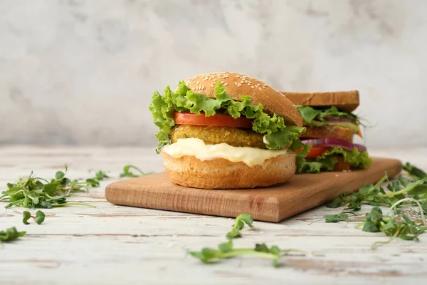 Wooden Board Tasty Vegetarian Burgers Table — Stock Photo, Image