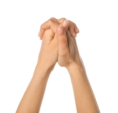 Ellerini beyaz arka planda bir arada tutan kadın.