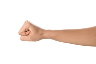 Beyaz arka planda yumruğunu sıkmış bir kadın.