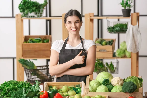 Happy Female Seller Fresh Vegetables Market — Stock Photo, Image