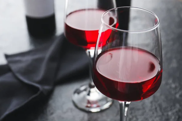 Copa Vino Tinto Sobre Fondo Oscuro Primer Plano — Foto de Stock