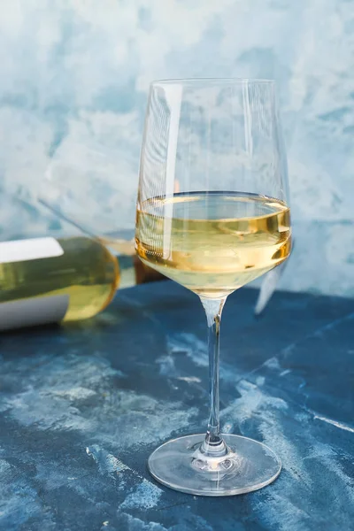 Glass White Wine Color Background — Stock Photo, Image