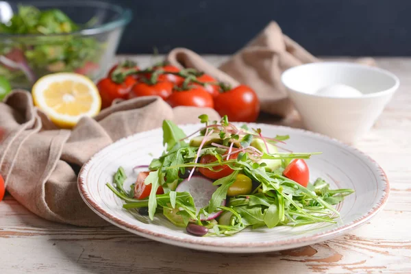 Plate Delicious Salad Light Wooden Background — Stock Photo, Image