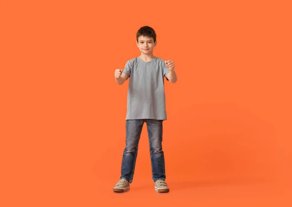 Menino Com Volante Imaginário Fundo Cor — Fotografia de Stock