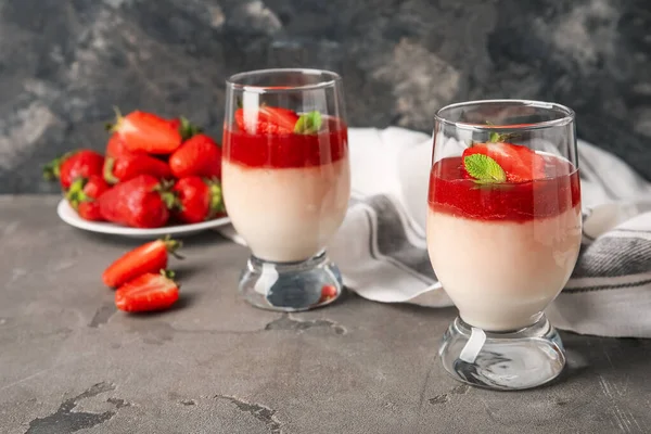 Tasty Panna Cotta Strawberry Mint Glasses Grunge Background — Stock Photo, Image