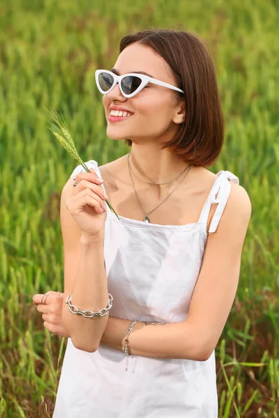 Beautiful Young Woman Field — Stock Photo, Image