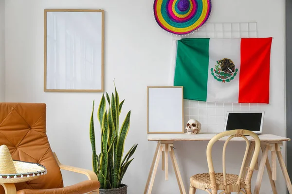 Interior Quarto Elegante Com Local Trabalho Bandeira Mexicana — Fotografia de Stock