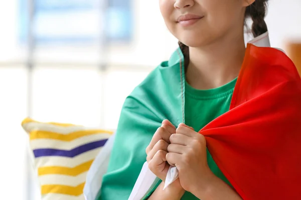 Mała Dziewczynka Meksykańską Flagą Domu — Zdjęcie stockowe