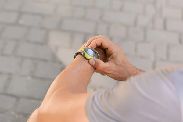 Male Runner Checking Pulse Outdoors Closeup — Stock Photo, Image