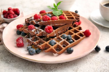 Bir tabak leziz çikolatalı Belçika Waffle 'ı.