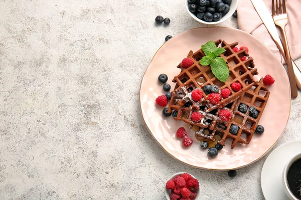 Plate Delicious Chocolate Belgian Waffles Berries Light Background — Stock Photo, Image