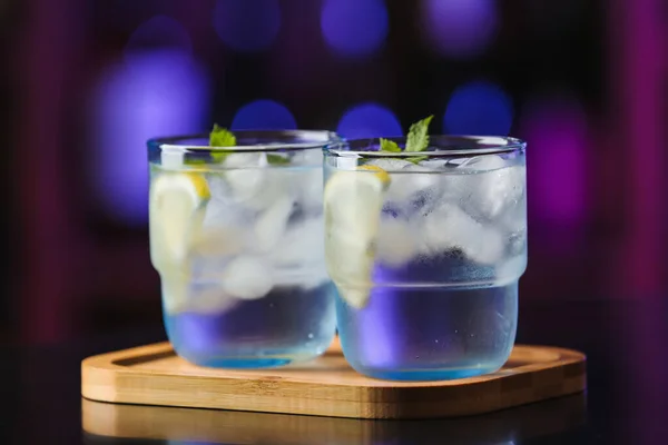 Óculos Gin Tónico Frio Mesa Bar — Fotografia de Stock