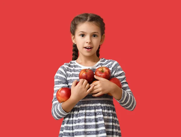 Menina Com Maçãs Fundo Cor — Fotografia de Stock