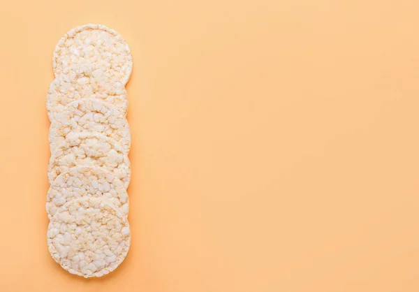 Crunchy Rice Crackers Color Background — Stock Photo, Image