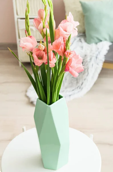 Vase Gladiolus Flowers Table Room — Stock Photo, Image